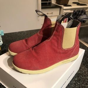 Women’s size 6 Blundstones